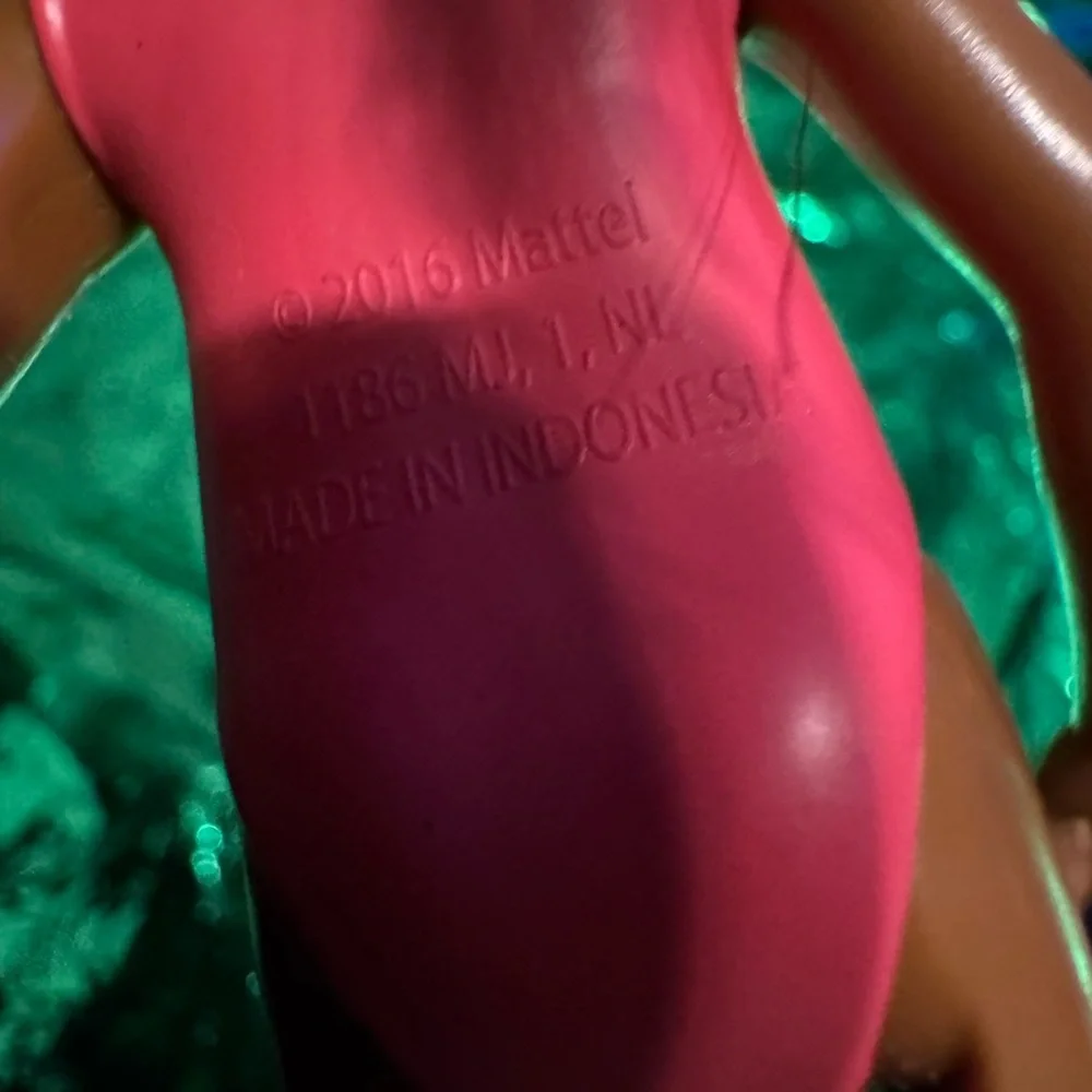 Barbie Chelsea club & friends 2 dolls like new beach club